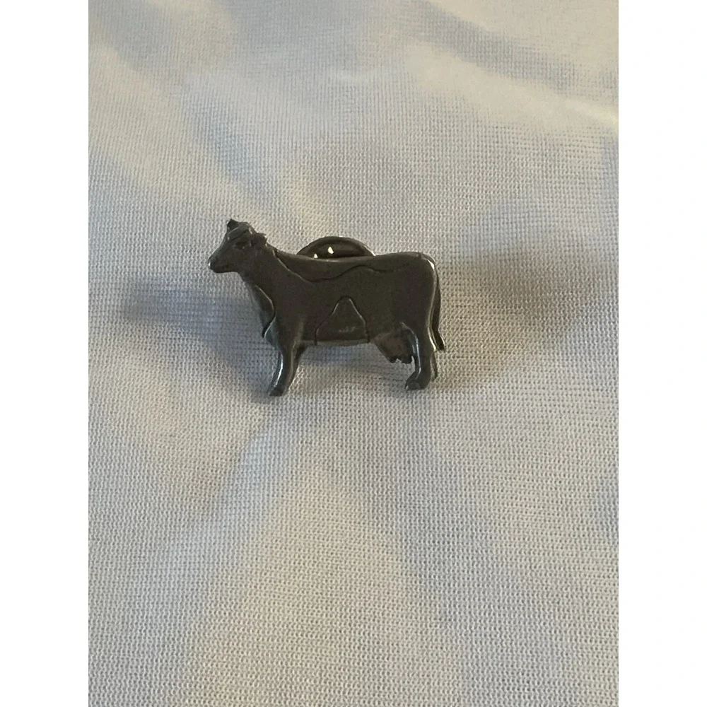 Metal Lapel Hat Pin Danforth Pewter Holstein Cow Maiden Vermont‎ Vintage 80s